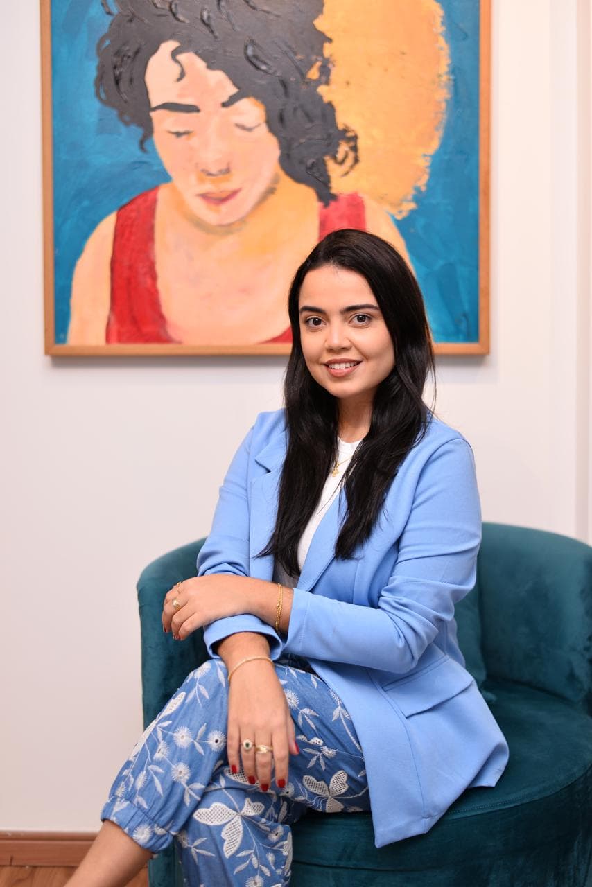 Dra. Máira Brandão em seu consultório